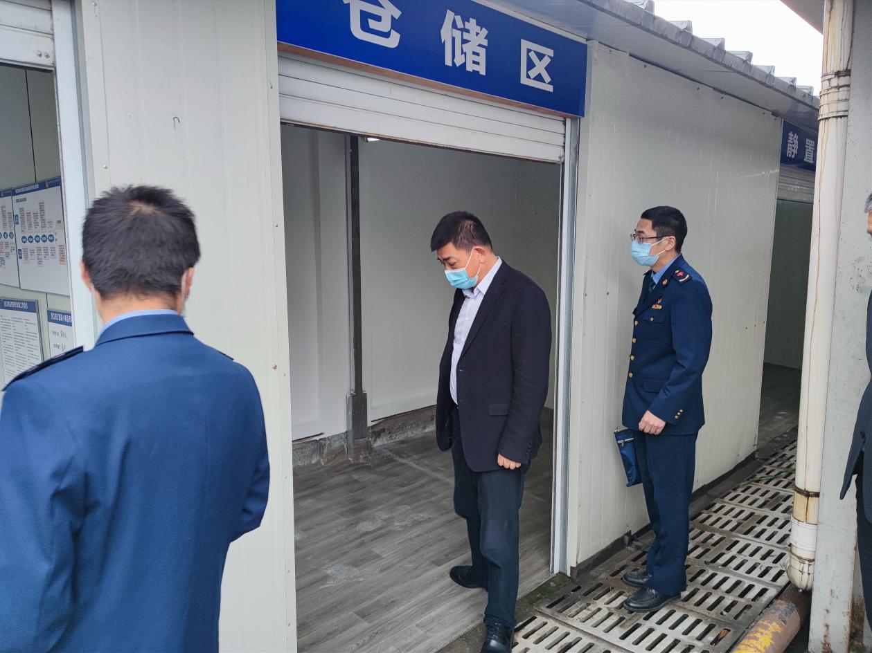 杭州市市場(chǎng)監(jiān)督管理局來(lái)波平副局長(zhǎng)走訪錢(qián)江商城指導(dǎo)檢查進(jìn)口商品疫情防控工作